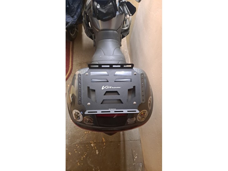 Motorcycle luggage rack