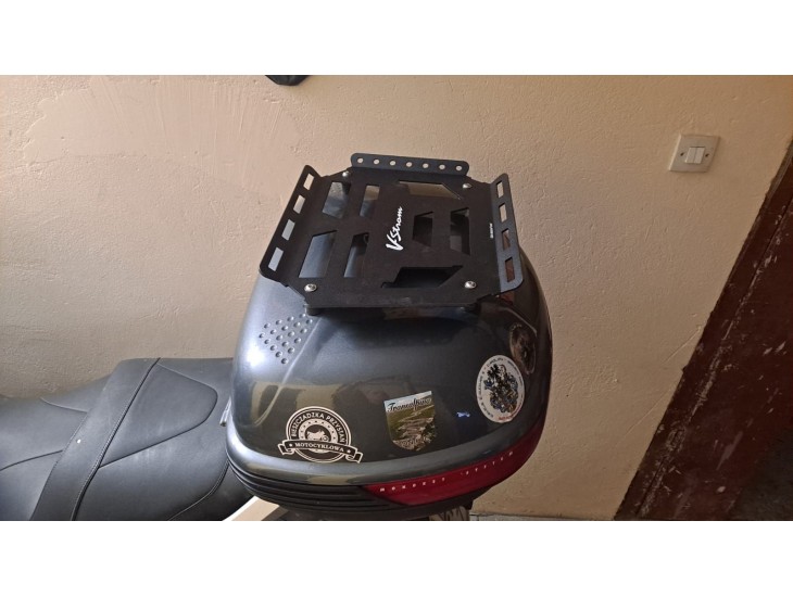 Motorcycle luggage rack