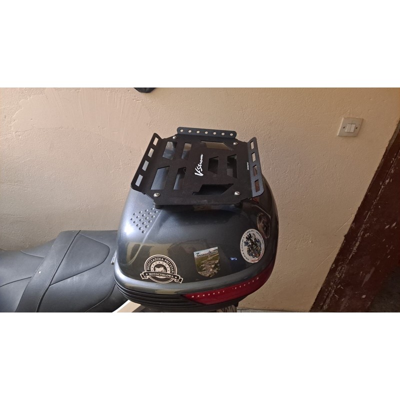 Motorcycle luggage rack